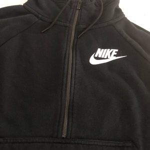 Nike Women's Medium Half-Zip Sweatshirt, excellent used condition.
